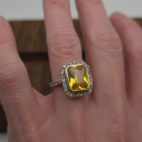 Size 8.25 925 Sterling Silver Brilliant Yellow Cubic Zirconia Gem Ring - Picture 5 of 9